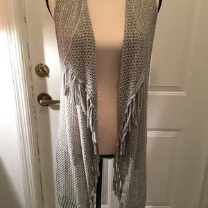 Knit open front sweater vest w/fringe